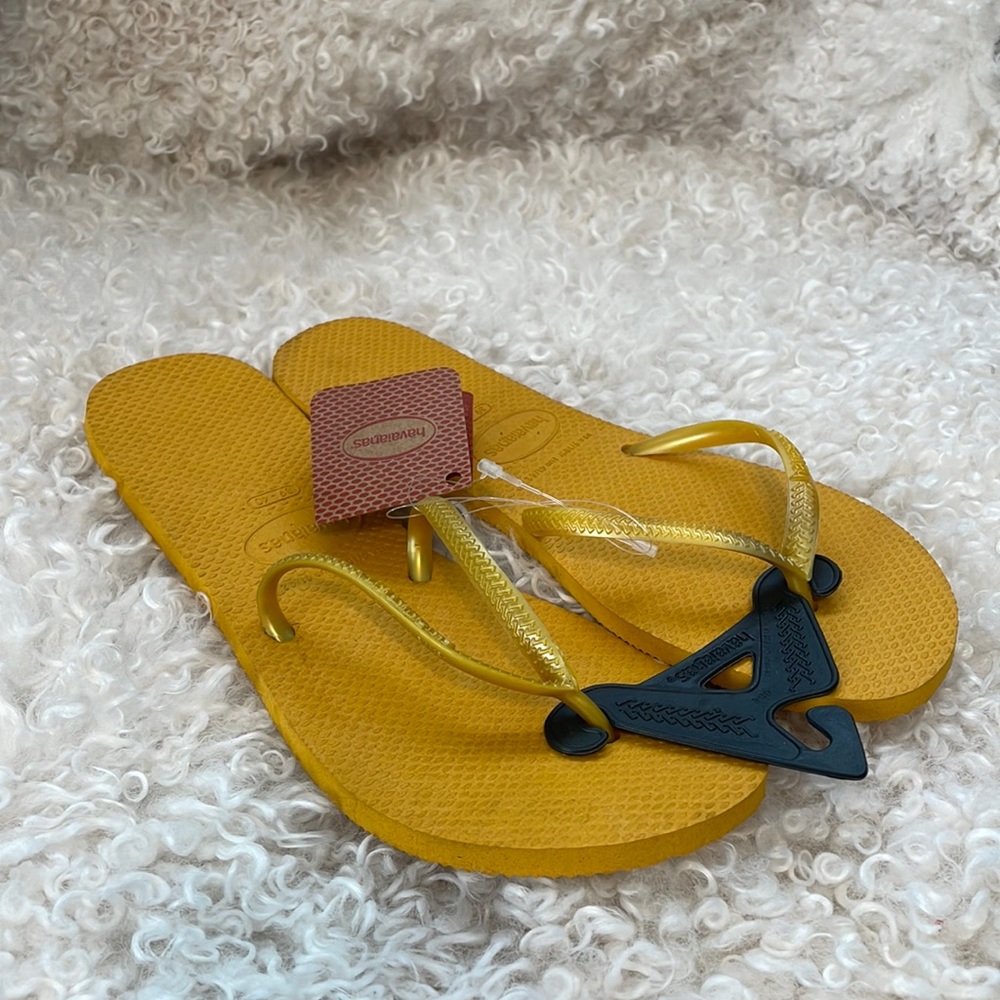 NWT Havaianas Yellow Sandals